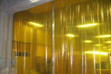 工場ビニールカーテンの糸入り透明シートの事例