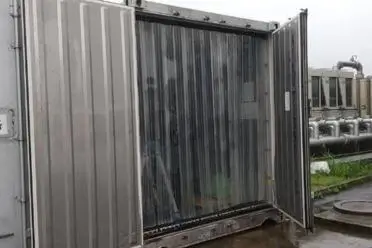 工場ビニールカーテンで冷凍コンテナの保冷対策の事例