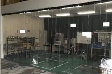 ビニールカーテン出入口