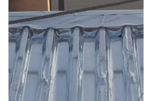 遮熱シートを施工した倉庫の屋根